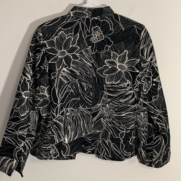 Women’s Austin Reed Blazer Petite Size 12, black & white, very good condition - Picture 6 of 8